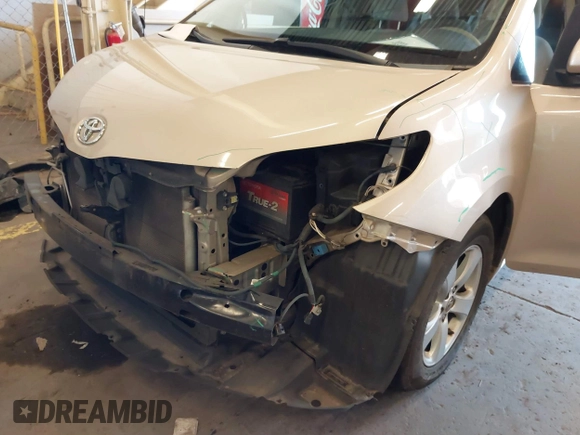2013 Toyota Sienna LE AAS with VIN 5TDKK3DC8DS359172, listed as a IAAI auction lot 41724930 with 106,488 mi miles. Bid and sale history available at carsss.com. Image 18.