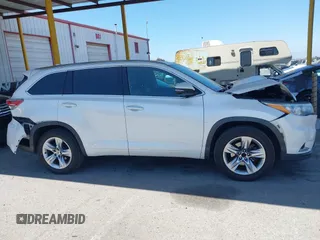 2015 Toyota Highlander Limited z VIN 5TDYKRFH0FS046559, wystawiony jako IAAI lot #42288804 z przebiegiem 106 643 mil mil oraz . Historia ofert i sprzedaży dostępna na DreamBid. Obrazek 13.