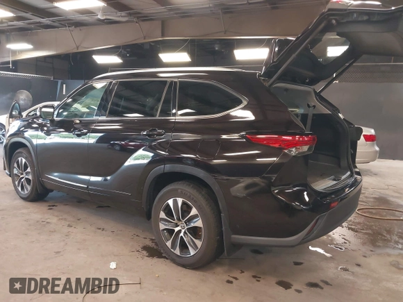 2021 Toyota Highlander XLE with VIN 5TDHZRBH1MS106203, listed as a IAAI auction lot 42645027 with 59,172 mi miles and . Bid and sale history available at DreamBid. Image 3.