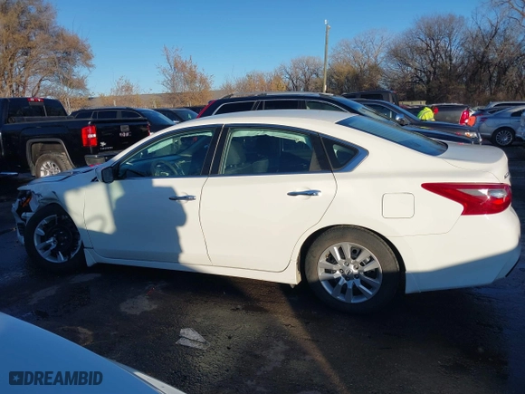 2018 Nissan Altima 2.5 SL with VIN 1N4AL3AP1JC290599, listed as a IAAI auction lot 41011797 with 52,348 mi miles. Bid and sale history available at carsss.com. Image 14.