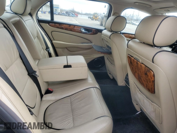 2007 Jaguar XJ Vanden Plas z VIN SAJWA82B67SH13461, wystawiony jako Copart lot #49654865 z przebiegiem 151 298 mil mil oraz Szkoda całkowita • Salvage title. Historia ofert i sprzedaży dostępna na DreamBid. Obrazek 10.