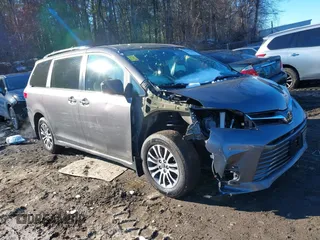 2018 Toyota Sienna XLE Auto Access Seat with VIN 5TDYZ3DC0JS961632, listed as a IAAI auction lot 41641418 with 91,266 mi miles. Bid and sale history available at carsss.com. Image 1.