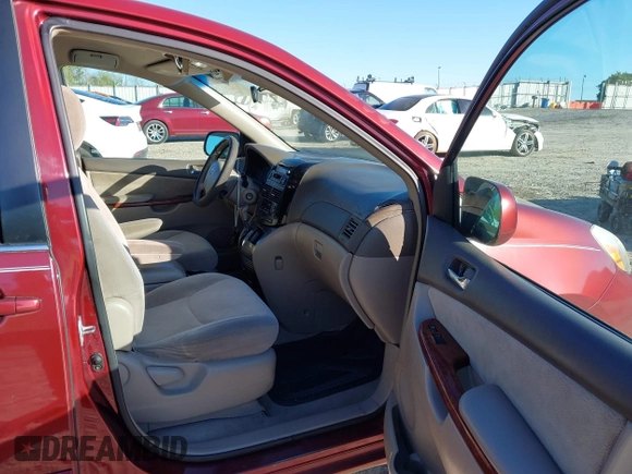2004 Toyota Sienna XLE with VIN 5TDZA22C94S171128, listed as a IAAI auction lot 42053230 with 255,612 mi miles. Bid and sale history available at carsss.com. Image 5.