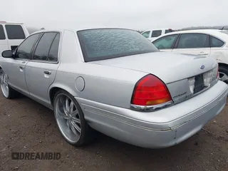 2001 Ford Crown Victoria LX с VIN 2FAFP74W21X143151, выставлен на аукционе IAAI как лот 41471923 с пробегом 207 583 миль миль и . История ставок и продаж доступна на DreamBid. Изображение 3.