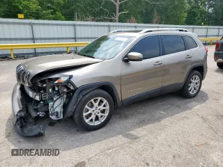 2017 Jeep Cherokee Latitude z VIN 1C4PJLCB3HW502519, wystawiony jako Copart lot #56926335 z przebiegiem 47 549 mil mil oraz Szkoda całkowita • Salvage title. Historia ofert i sprzedaży dostępna na DreamBid. Obrazek 1.