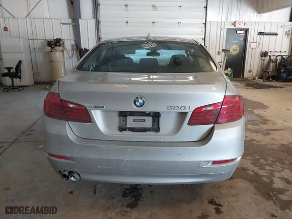 2015 BMW 5 Series 528i xDrive with VIN WBA5A7C50FG143305, listed as a IAAI auction lot 41611732 with 113,546 mi miles. Bid and sale history available at carsss.com. Image 16.
