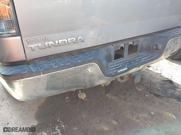 2008 Toyota Tundra 2WD Truck with VIN 5TFRV541X8X068558, listed as a IAAI auction lot 41366173 with 275,358 mi miles. Bid and sale history available at carsss.com. Image 22.