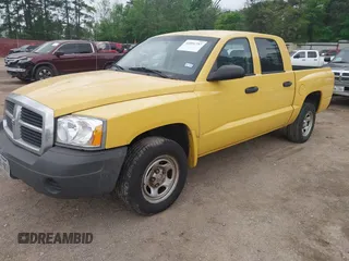 2006 Dodge Dakota ST with VIN 1D7HE28K56S620741, listed as a IAAI auction lot 41891757 with 122,495 mi miles and . Bid and sale history available at carsss.com. Image 2.