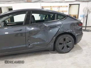 2023 Tesla Model 3 с VIN 5YJ3E1EA3PF705909, выставлен на аукционе IAAI как лот 42519796 с пробегом 13 989 миль миль и . История ставок и продаж доступна на DreamBid. Изображение 6.