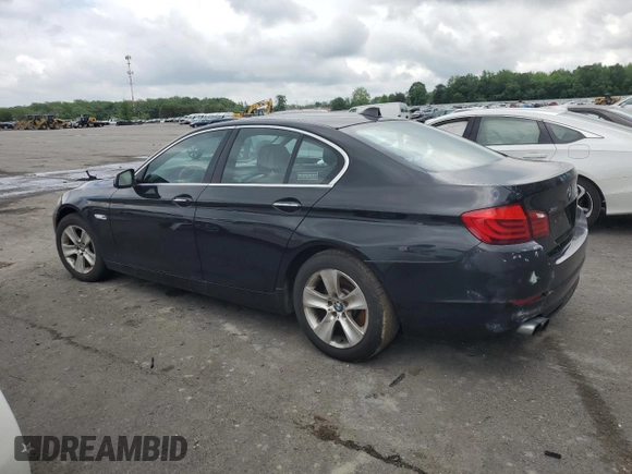 2013 BMW 5 Series 528i xDrive z VIN WBAXH5C57DD111555, wystawiony jako Copart lot #57284575 z przebiegiem 145 947 mil mil oraz Tytuł czysty. Historia ofert i sprzedaży dostępna na DreamBid. Obrazek 2.