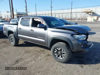 2021 Toyota Tacoma SR z VIN 5TFCZ5AN5MX258747, wystawiony jako IAAI lot #41548752 z przebiegiem 78 888 mil mil oraz . Historia ofert i sprzedaży dostępna na DreamBid. Obrazek 1.