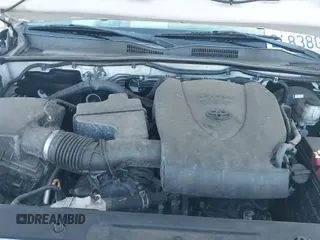 2017 Toyota Tacoma SR5 z VIN 5TFRZ5CN2HX039404, wystawiony jako IAAI lot #41818111 z przebiegiem 107 779 mil mil oraz . Historia ofert i sprzedaży dostępna na DreamBid. Obrazek 24.