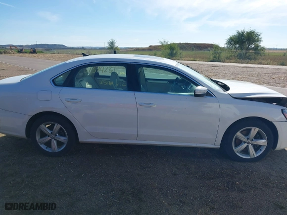 2013 Volkswagen Passat SE with VIN 1VWBP7A39DC008458, listed as a IAAI auction lot 37374231 with 1 mi miles. Bid and sale history available at carsss.com. Image 13.