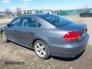 2012 Volkswagen Passat SE с VIN 1VWBP7A36CC075243, выставлен на аукционе IAAI как лот 41867214 с пробегом 156 741 миль миль и . История ставок и продаж доступна на DreamBid. Изображение 3.