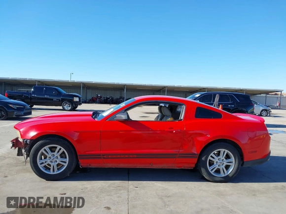 2011 Ford Mustang V6 z VIN 1ZVBP8AM2B5115755, wystawiony jako IAAI lot #41683472 z przebiegiem 183 219 mil mil oraz . Historia ofert i sprzedaży dostępna na DreamBid. Obrazek 15.