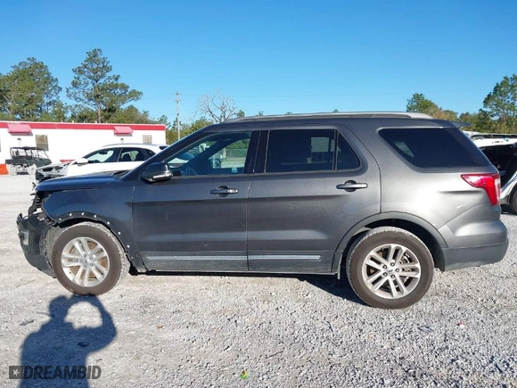 2017 Ford Explorer XLT with VIN 1FM5K7D85HGD15836, listed as a IAAI auction lot 41725730 with 122,073 mi miles. Bid and sale history available at carsss.com. Image 15.