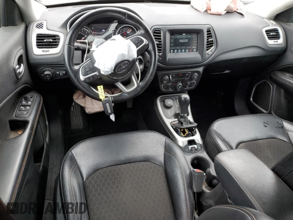 2020 Jeep Compass Latitude z VIN 3C4NJDBB0LT155146, wystawiony jako Copart lot #65617725 z przebiegiem 69 292 mil mil oraz Szkoda całkowita • Salvage title. Historia ofert i sprzedaży dostępna na DreamBid. Obrazek 8.