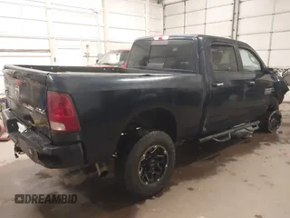 2018 Ram 2500 Big Horn with VIN 3C6UR5DLXJG233378, listed as a IAAI auction lot 41007365 with 96,371 mi miles. Bid and sale history available at carsss.com. Image 4.