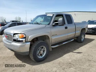 2000 GMC Sierra 2500 SLE z VIN 1GTGK29U1YE324924, wystawiony jako Copart lot #56182795 z przebiegiem 349 358 mil mil oraz Szkody całkowita. Historia ofert i sprzedaży dostępna na DreamBid. Obrazek 1.