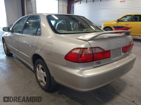 1999 Honda Accord EX z VIN JHMCG5651XC030706, wystawiony jako IAAI lot #42437226 z przebiegiem 185 310 mil mil oraz . Historia ofert i sprzedaży dostępna na DreamBid. Obrazek 3.