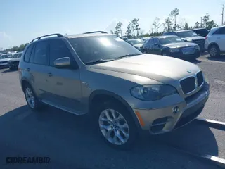 2011 BMW X5 35i with VIN 5UXZV4C57BL414643, listed as a IAAI auction lot 41400915 with NaN miles. Bid and sale history available at carsss.com. Image 1.