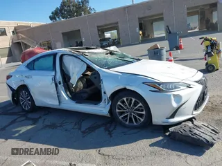 2022 Lexus ES with VIN 58ACZ1B16NU122915, listed as a IAAI auction lot 41891989 with 67,335 mi miles. Bid and sale history available at carsss.com. Image 14.