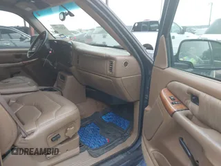 2000 Chevrolet Silverado 2500 LS z VIN 1GCFC29U5YE259603, wystawiony jako IAAI lot #42426550 z przebiegiem 229 438 mil mil oraz . Historia ofert i sprzedaży dostępna na DreamBid. Obrazek 5.