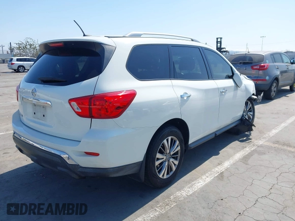 2018 Nissan Pathfinder S z VIN 5N1DR2MN1JC658317, wystawiony jako IAAI lot #42470838 z przebiegiem 54 743 mil mil oraz . Historia ofert i sprzedaży dostępna na DreamBid. Obrazek 4.