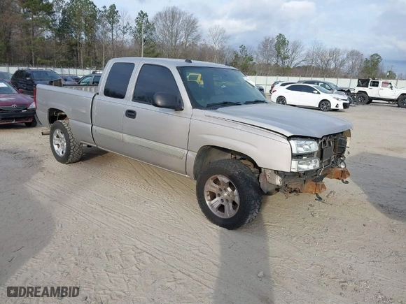 2005 Chevrolet Silverado 1500 LT with VIN 2GCEC19T751261914, listed as a IAAI auction lot 41715626 with 210,003 mi miles. Bid and sale history available at carsss.com. Image 1.
