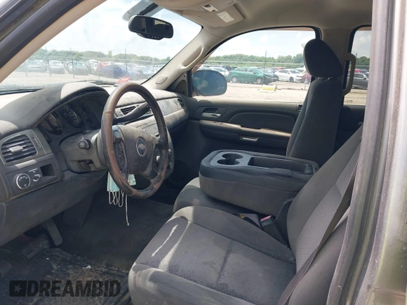 2007 Chevrolet Suburban LT with VIN 1GNFC16J27J200946, listed as a IAAI auction lot 42745650 with Not provided miles and . Bid and sale history available at DreamBid. Image 5.