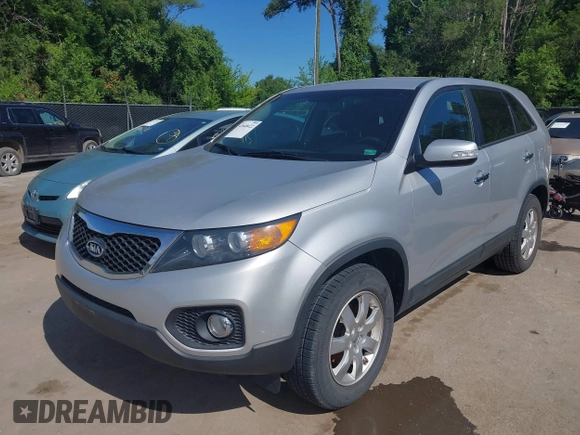 2013 Kia Sorento LX with VIN 5XYKT3A13DG408551, listed as a IAAI auction lot 42648422 with 126,985 mi miles and . Bid and sale history available at DreamBid. Image 2.