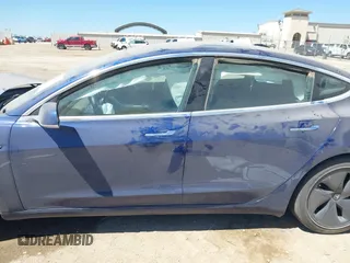2020 Tesla Model 3 Standard Range Plus z VIN 5YJ3E1EA2LF739866, wystawiony jako IAAI lot #41842179 z przebiegiem 70 089 mil mil oraz . Historia ofert i sprzedaży dostępna na DreamBid. Obrazek 13.