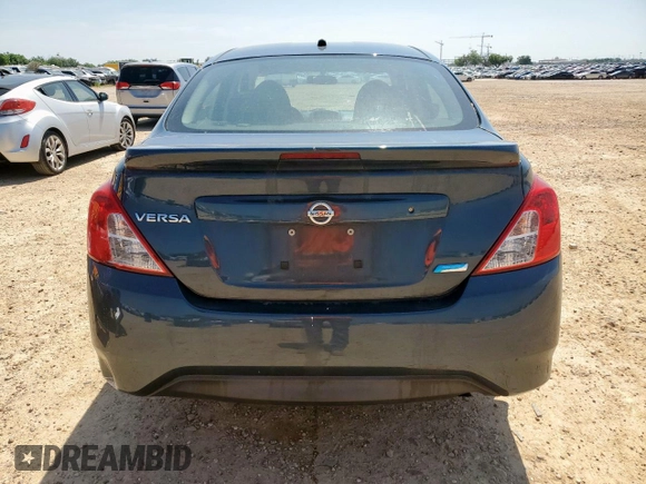 2016 Nissan Versa S z VIN 3N1CN7AP7GL841512, wystawiony jako Copart lot #56961835 z przebiegiem 109 393 mil mil oraz Czysty tytuł • Clean title. Historia ofert i sprzedaży dostępna na DreamBid. Obrazek 6.