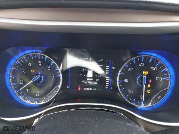 2019 Chrysler Pacifica Touring L with VIN 2C4RC1BG7KR626278, listed as a IAAI auction lot 41498136 with 124,843 mi miles. Bid and sale history available at carsss.com. Image 7.