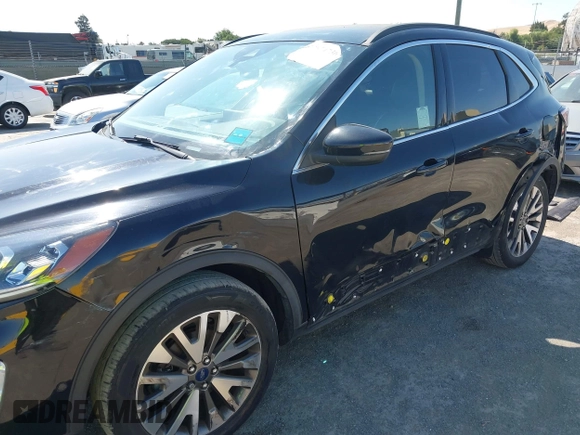 2020 Ford Escape Titanium z VIN 1FMCU9J97LUB18350, wystawiony jako IAAI lot #42574736 z przebiegiem 82 551 mil mil oraz . Historia ofert i sprzedaży dostępna na DreamBid. Obrazek 6.