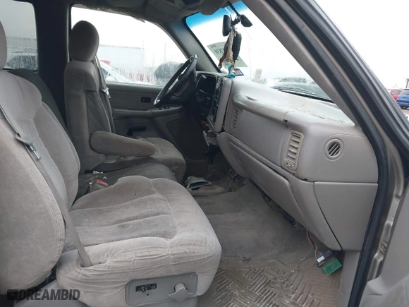 2000 Chevrolet Silverado 1500 LT with VIN 1GCEK19T4YE178639, listed as a IAAI auction lot 41397830 with 289,674 mi miles. Bid and sale history available at carsss.com. Image 5.