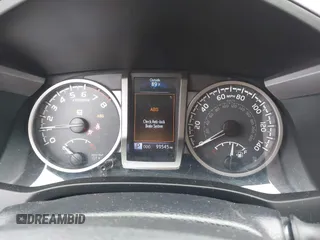 2016 Toyota Tacoma SR5 z VIN 5TFAZ5CN5GX018977, wystawiony jako IAAI lot #42303122 z przebiegiem 99 545 mil mil oraz . Historia ofert i sprzedaży dostępna na DreamBid. Obrazek 7.
