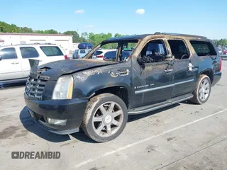 2009 Cadillac Escalade ESV z VIN 1GYFK26209R283494, wystawiony jako IAAI lot #41981622 z przebiegiem Nie podano mil oraz . Historia ofert i sprzedaży dostępna na DreamBid. Obrazek 2.