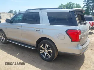 2022 Ford Expedition XLT z VIN 1FMJU1HTXNEA49452, wystawiony jako IAAI lot #41981687 z przebiegiem 42 396 mil mil oraz . Historia ofert i sprzedaży dostępna na DreamBid. Obrazek 3.