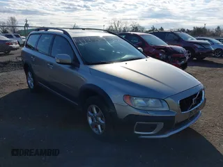 2008 Volvo XC70 with VIN YV4BZ982781035503, listed as a IAAI auction lot 41821312 with 135,389 mi miles. Bid and sale history available at carsss.com. Image 1.