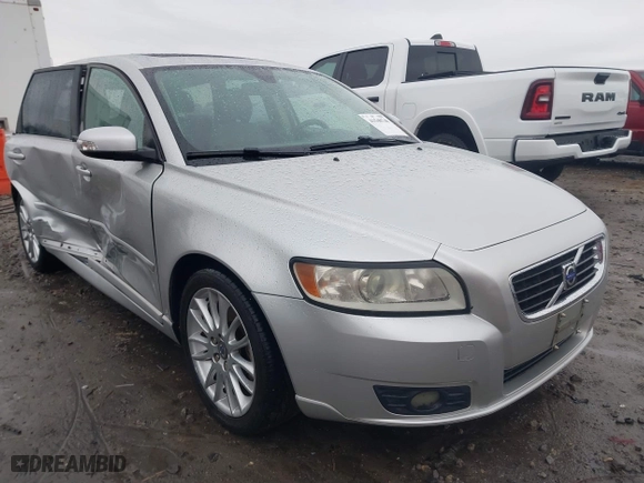 2009 Volvo V50 2.4L with VIN YV1MW382592450021, listed as a IAAI auction lot 41548748 with 155,631 mi miles. Bid and sale history available at carsss.com. Image 1.