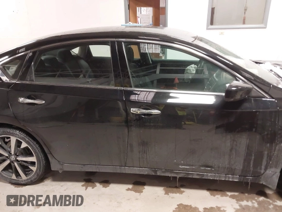 2018 Nissan Altima 2.5 S with VIN 1N4AL3APXJC109001, listed as a IAAI auction lot 41589129 with 51,036 mi miles. Bid and sale history available at carsss.com. Image 13.