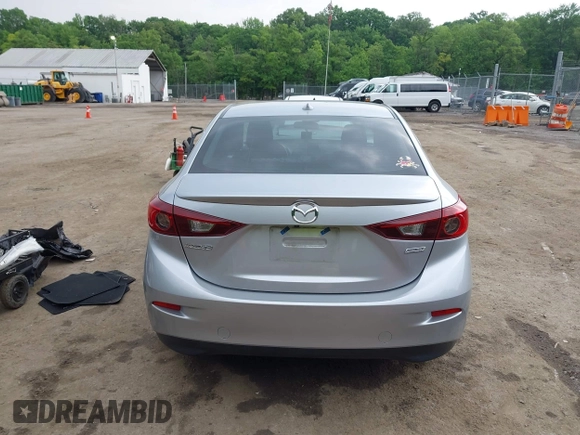 2017 Mazda 3 Grand Touring z VIN 3MZBN1W30HM133185, wystawiony jako IAAI lot #42279730 z przebiegiem 6 518 mil mil oraz . Historia ofert i sprzedaży dostępna na DreamBid. Obrazek 16.
