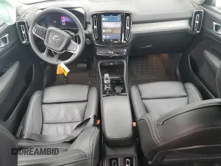 2023 Volvo XC40 Plus Dark Theme с VIN YV4L12UW2P2083723, выставлен на аукционе Copart как лот 44937995 с пробегом 8 488 миль миль и Списание • Salvage title. История ставок и продаж доступна на DreamBid. Изображение 8.