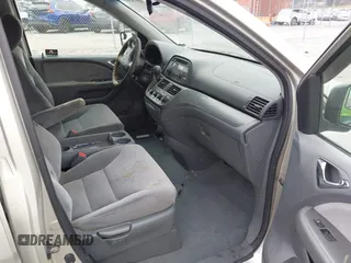 2006 Honda Odyssey LX with VIN 5FNRL38206B129663, listed as a IAAI auction lot 40978284 with 290,666 mi miles. Bid and sale history available at carsss.com. Image 5.