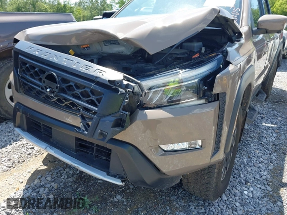 2023 Nissan Frontier Pro-4X z VIN 1N6ED1EK1PN602636, wystawiony jako IAAI lot #42018405 z przebiegiem 58 012 mil mil oraz . Historia ofert i sprzedaży dostępna na DreamBid. Obrazek 6.