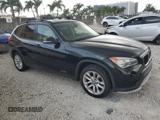 2015 BMW X1 xDrive28i z VIN WBAVL1C5XFVY35591, wystawiony jako Copart lot #59353955 z przebiegiem 86 462 mil mil oraz Tytuł czysty. Historia ofert i sprzedaży dostępna na DreamBid. Obrazek 4.