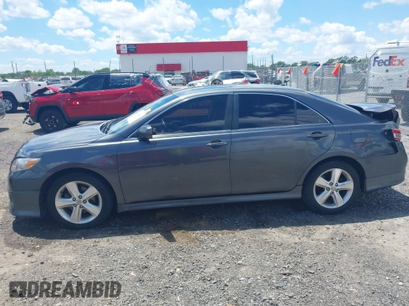 2011 Toyota Camry LE z VIN 4T1BF3EK7BU197078, wystawiony jako IAAI lot #42388549 z przebiegiem 250 873 mil mil oraz . Historia ofert i sprzedaży dostępna na DreamBid. Obrazek 14.
