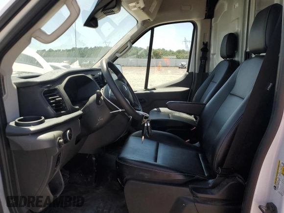 2024 Ford Transit Cargo z VIN 1FTBR2X8XRKA11725, wystawiony jako Copart lot #57682345 z przebiegiem 53 975 mil mil oraz Czysty tytuł • Clean title. Historia ofert i sprzedaży dostępna na DreamBid. Obrazek 7.