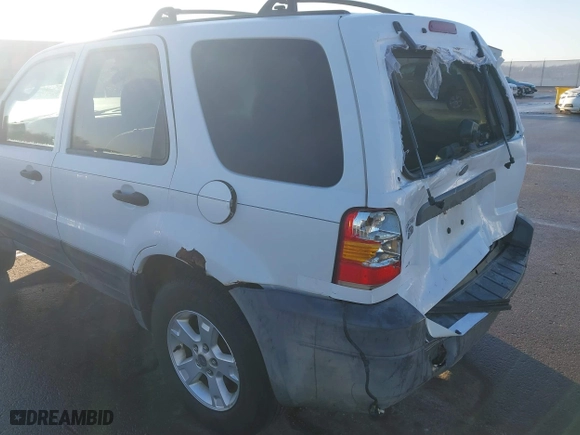 2005 Ford Escape XLT with VIN 1FMYU931X5KA84738, listed as a IAAI auction lot 41663564 with 140,903 mi miles. Bid and sale history available at carsss.com. Image 12.